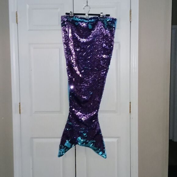 Mermaid Tail sleeping bag sequins that change color & pattern when swiped  NWOT - Picture 5 of 6
